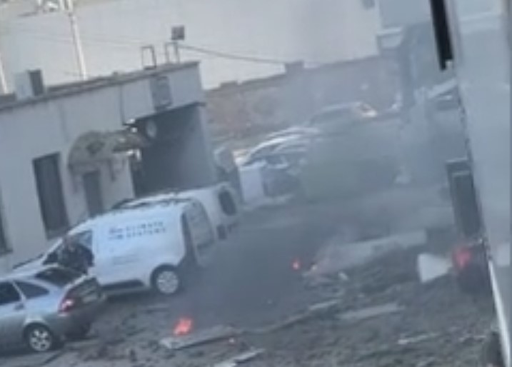 Балістичний удар по Києву: повідомляють про влучання в ресторан та падіння уламків на Оболоні Балістичний удар по Києву: повідомляють про влучання в ресторан та падіння уламків на Оболоні